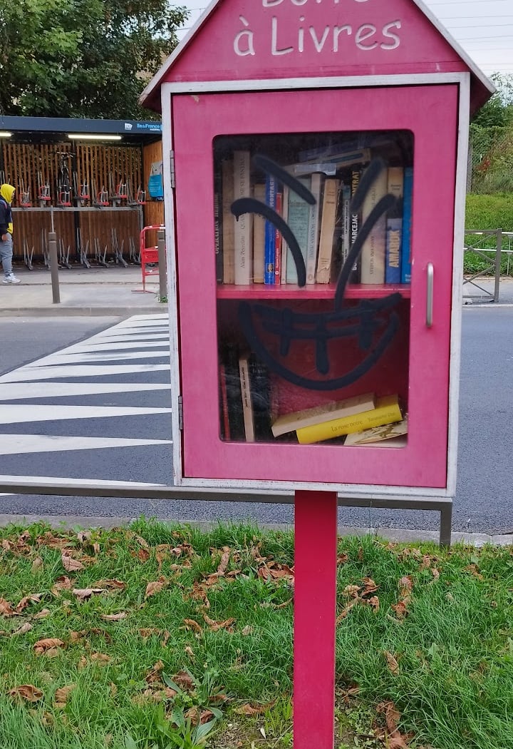 Boite à livres (Boutours) 1